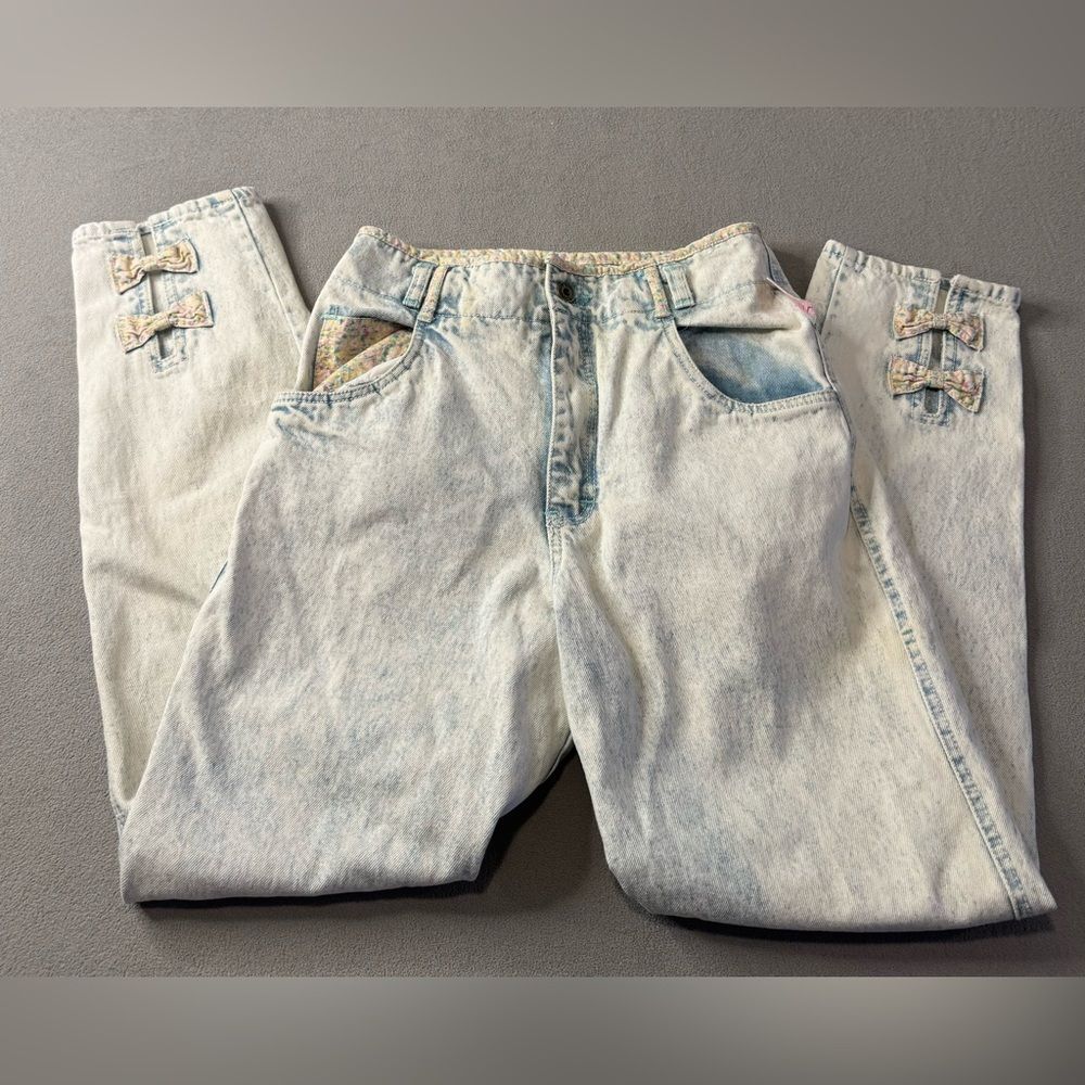 Vintage Bonjour Light Wash Denim Jeans with Side Buckles size 9/10  Women’s